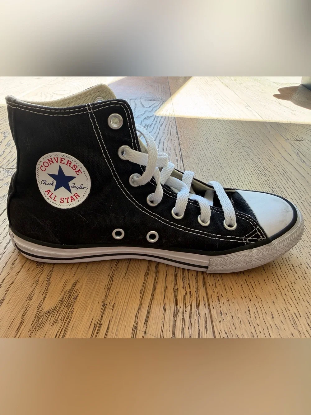 Converse Chuck Taylor All Star Kids High Top Sneakers in Black and White Sz 2.5